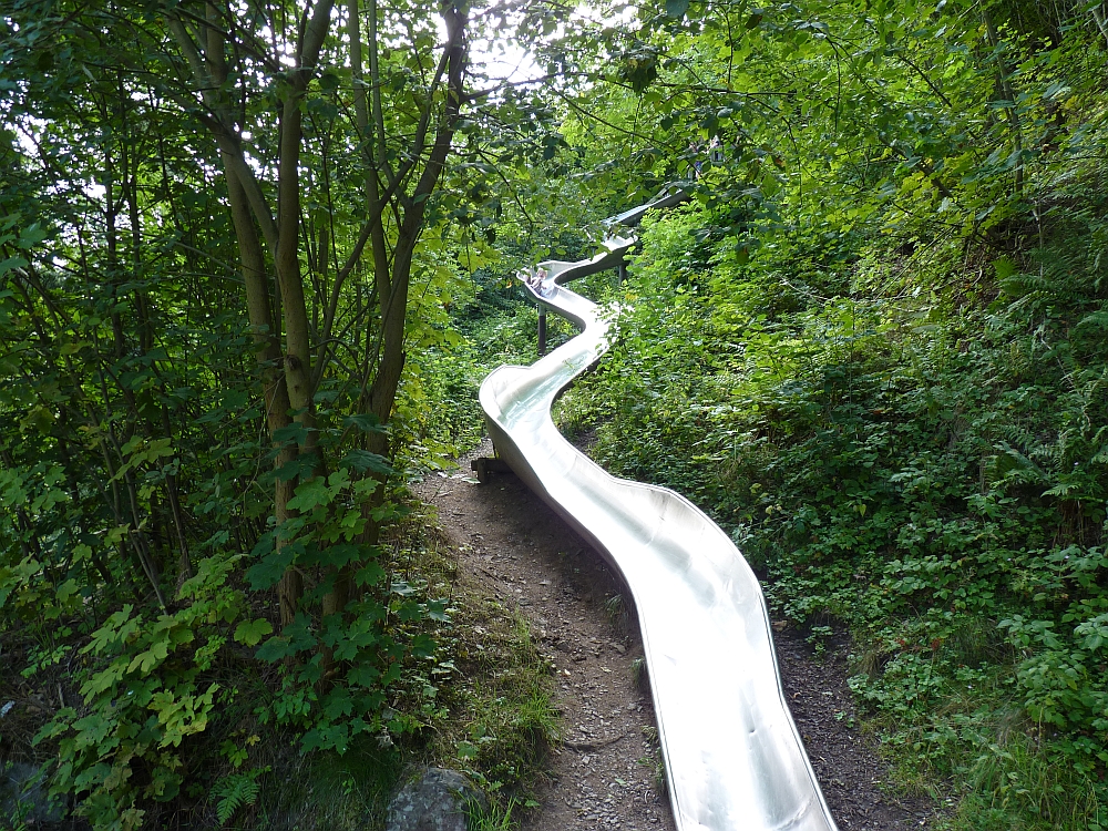 Riesige Rutsche im Neuerburger Park